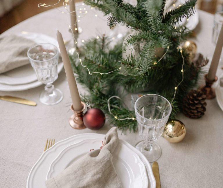 Comment décorer la table de Noel et Nouvel An 2020